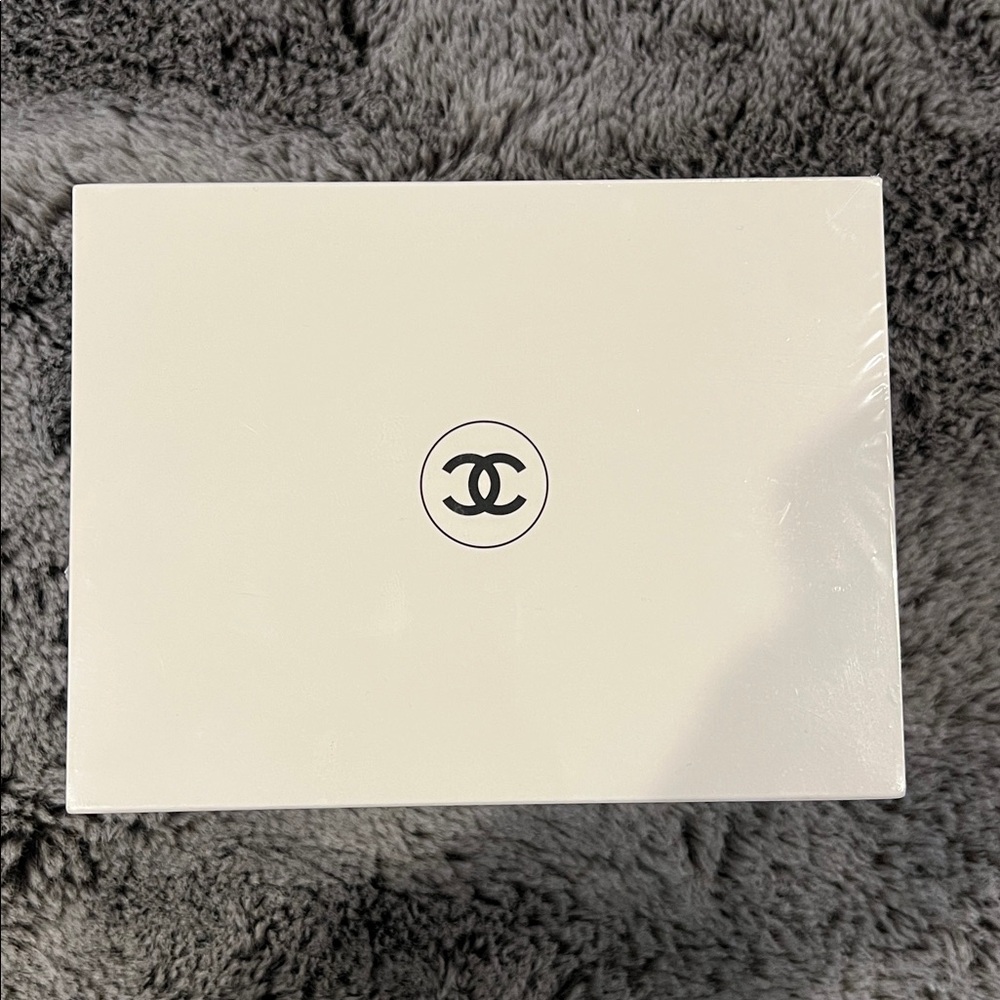 CHANEL Le Coton White Cotton Pads - Picture 2 of 4